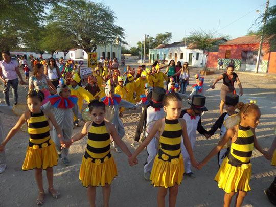 Brumado: Escola Clemente Gomes promove desfile alusivo ao 7 de setembro e ao início da primavera