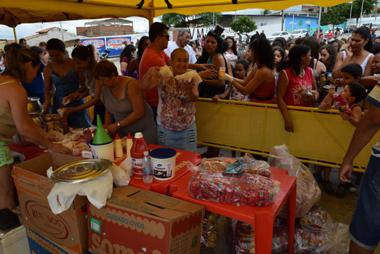 Brumado: Bairro Olhos D'água promove festival de cachorro quente no dia das crianças