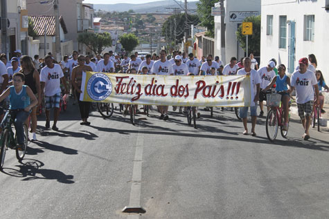 Brumado: Passeio ciclístico marca Dia dos Pais do Centro Educacional Monteiro Lobato