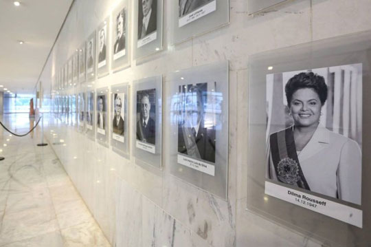 Planalto inclui foto de Dilma em galeria de ex-presidentes