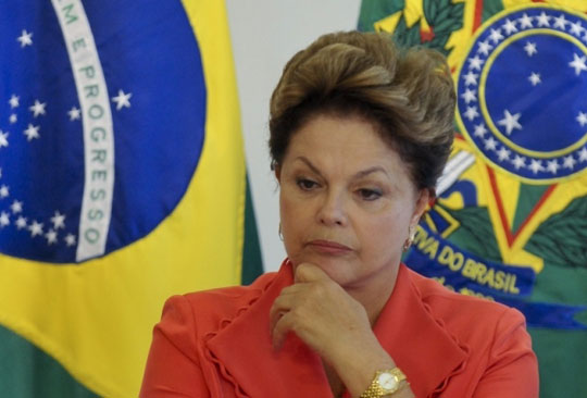 Derrotada e isolada, Dilma tenta agora tenta resistir