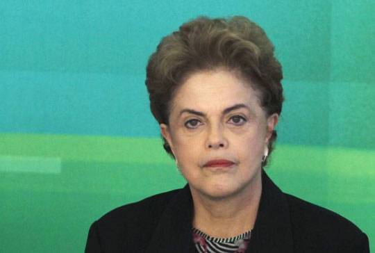 'Não vou renunciar', afirma Dilma