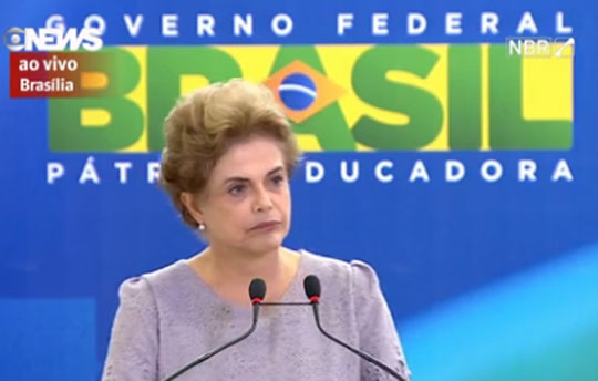 Dilma afirma que não renuncia e alega tentativa de golpe em curso