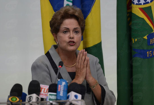 Presidente Dilma Rousseff diz que vai lutar pelo mandato até o fim