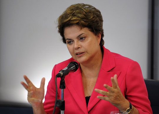 Planalto dá cargos para tentar evitar afastamento de Dilma