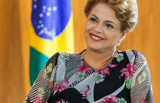Ministra denuncia adesivos contra Dilma ao MPF
