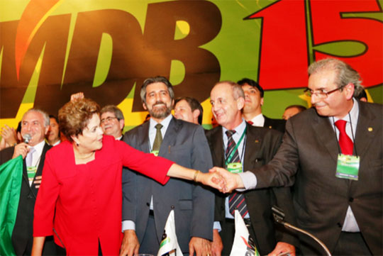 'Antes tarde do que nunca', diz Dilma comemorando afastamento de Cunha