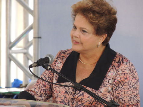 Dilma Rousseff é reeleita com 51,5% dos votos; Aécio recebe 48,5%