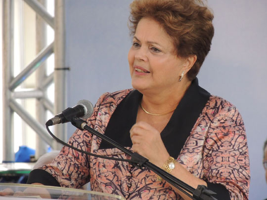 Conta de luz deve ficar mais barata a partir de setembro, diz Dilma