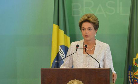 Dilma reduz oito ministérios e 30 secretarias
