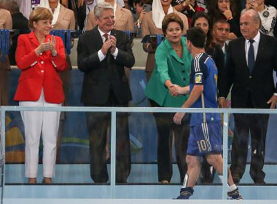 Dilma é vaiada em premiação da Copa do Mundo no Maracanã