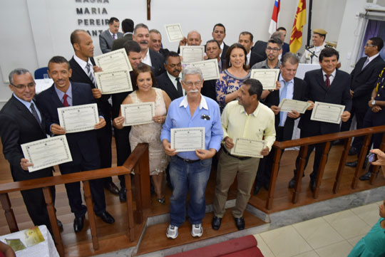 Eduardo Vasconcelos e vereadores são diplomados em Brumado