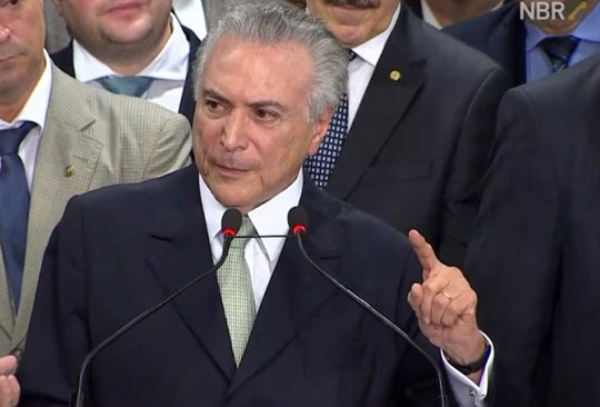 Temer cita diálogo, reformas e Lava Jato em fala presidencial