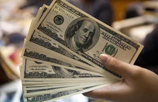 Dólar passa de R$ 2,74 e atinge maior valor em 10 anos