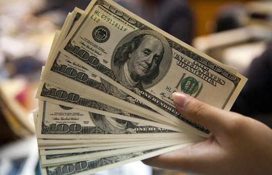 Dólar chega ao menor valor desde julho de 2015