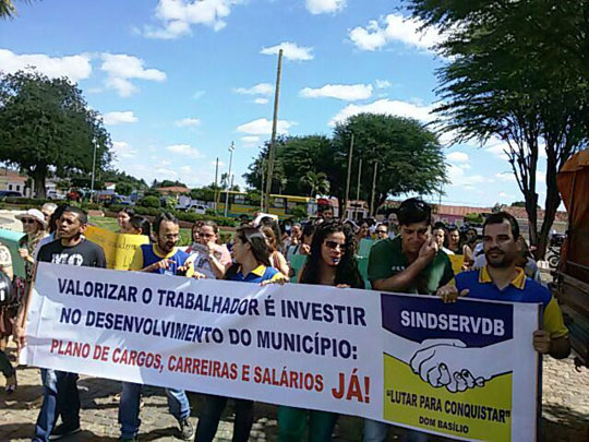 Dom Basílio: Servidores aprovam em assembleia indicativo de greve