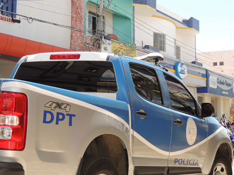 Brumado: Bandidos escalam parede e arrombam loja de informática