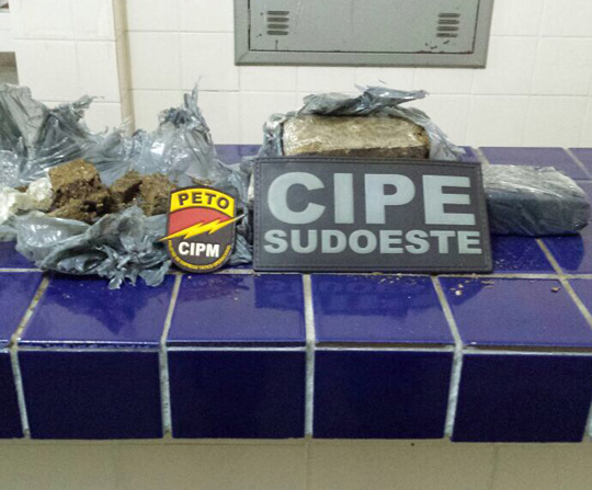 Brumado: Cipe Sudoeste e 34ª CIPM apreendem drogas e prendem suspeito por tráfico