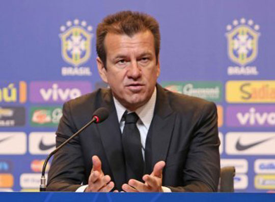 Dunga convoca Seleção para os primeiros jogos das eliminatórias da Copa do Mundo