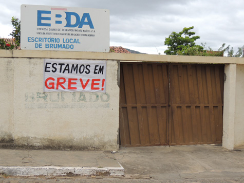 Greve na Bahia: Servidores da EBDA cruzam os braços