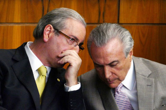 Segundo Lauro Jardim, Eduardo Cunha pede ajuda e faz ameaça a Michel Temer