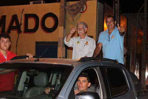Eleições 2014: Eduardo Vasconcelos e Manelão encerram campanha com carreata em Brumado