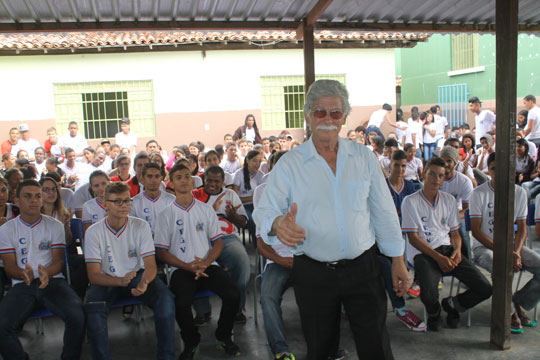 Brumado: Eduardo Vasconcelos debate água e cidadania com alunos do Getúlio Vargas