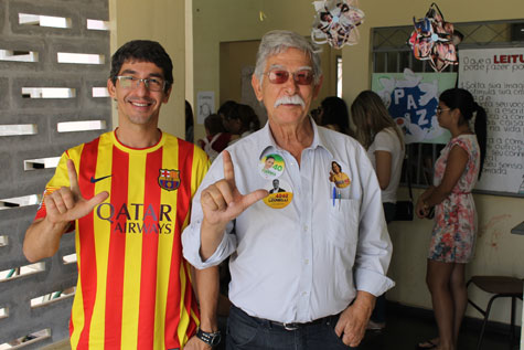 Eleições 2014: Eduardo Vasconcelos, vice de Lídice, vota em Brumado