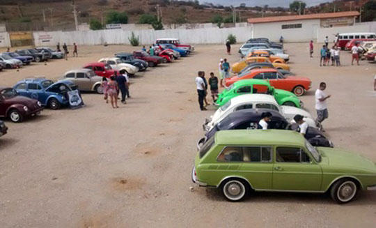 Prefeito participa do 3º Encontro de Carros Antigos de Brumado