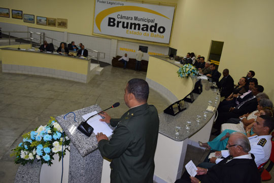 Legislativo encerra semestre entregando títulos a novos cidadãos brumadenses