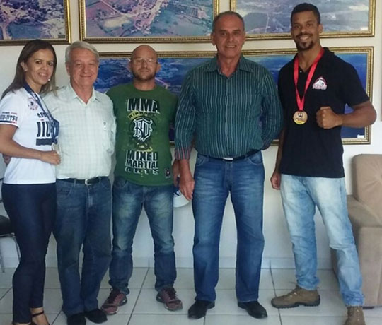 Equipe da Aranha Team se encontra com prefeito de Brumado para agradecer apoio
