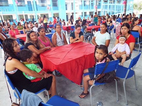 Brumado: Escola Maria Sônia e Professor Sá Teles faz festa em homenagem às mães