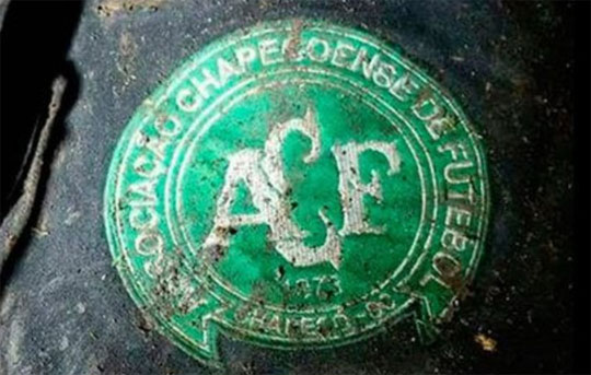 Queda de avião com a Chapecoense mata 76 pessoas