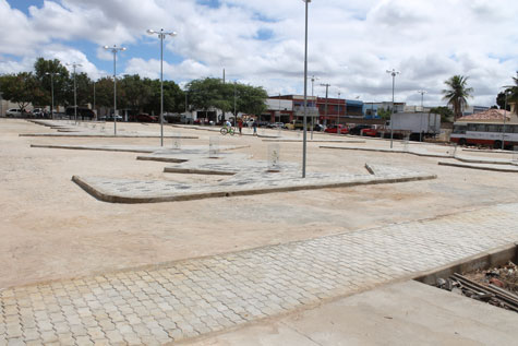 Brumado: Obras do estacionamento da Cesta do Povo são concluídas