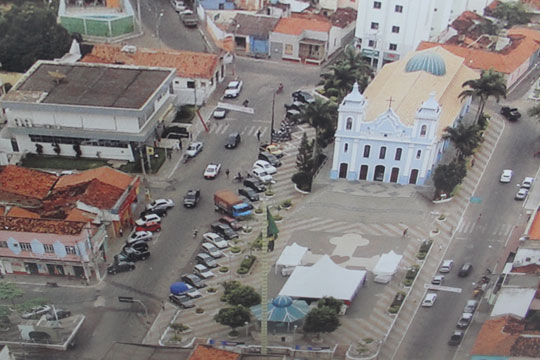 Brumado: Populares cobram sinalização no estacionamento da Praça da Matriz