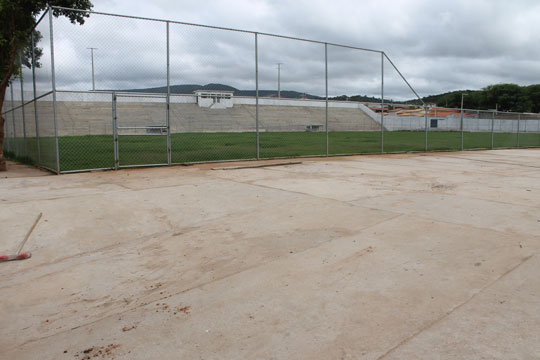 Brumado: Falta de pagamento do município e da União faz obra do Estádio dos Prazeres parar