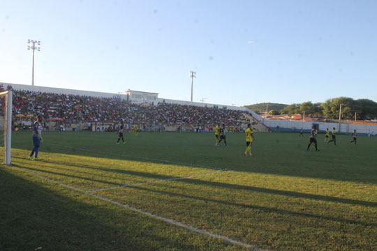 Recorde de público e duelo de titãs marca o final de semana do campeonato brumadense de futebol