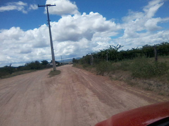 Brumado: Coelba promete retirar postes no meio de vias públicas no distrito de Cristalândia 