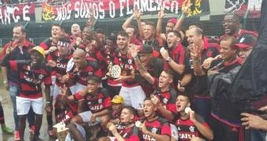 Flamengo ganha do Corinthians nos pênaltis e é campeão da Copa SP
