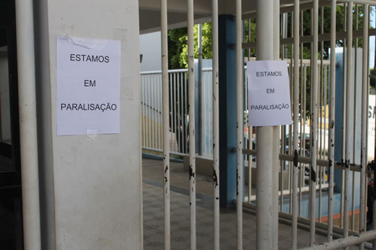 Funcionárias da Locserv fazem paralisação e CEEP fica sem aula em Brumado