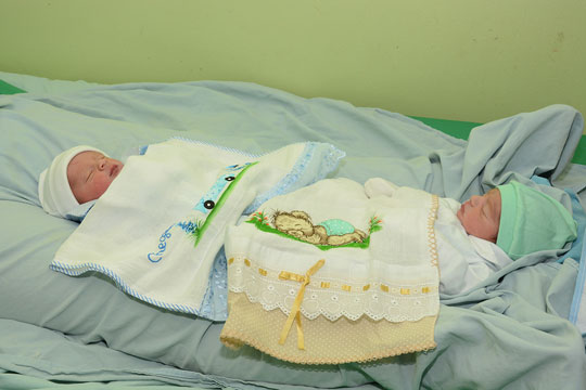 Brumadense que fez inseminação artificial dá à luz a gêmeos em Vitória da Conquista