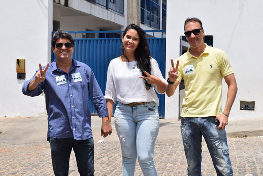 Brumado: Candidato Genivaldo Azevedo vai votar ao lado da esposa e do vice