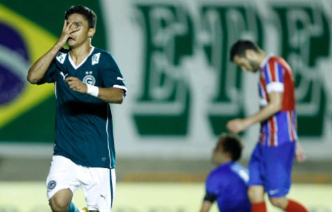 Goiás vence e afunda o Bahia no Campeonato Brasileiro