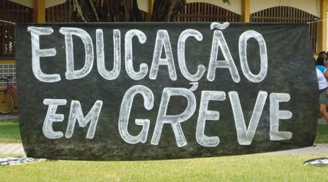 Professores do estado suspendem aulas em escolas e universidades