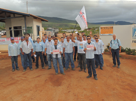 Brumado: Funcionários de terceirizada da Fiol deflagram greve