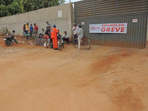 Brumado: Operários das obras no estádio Gilbertão aderem à greve