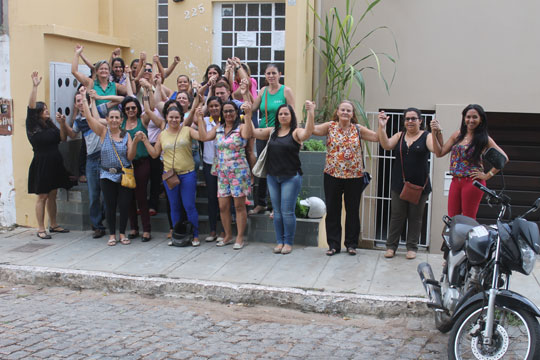 Terceirizadas da secretaria estadual de educação deflagram greve em Brumado