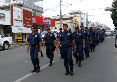 Guardas Municipais de Brumado participam da Marcha Azul Marinho em Alagoinhas