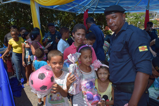 Guarda Civil de Brumado faz homenagem às crianças com entrega de brinquedos