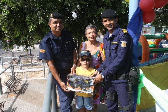 Dia da Guarda Municipal é celebrado com distribuição de brinquedos em Brumado